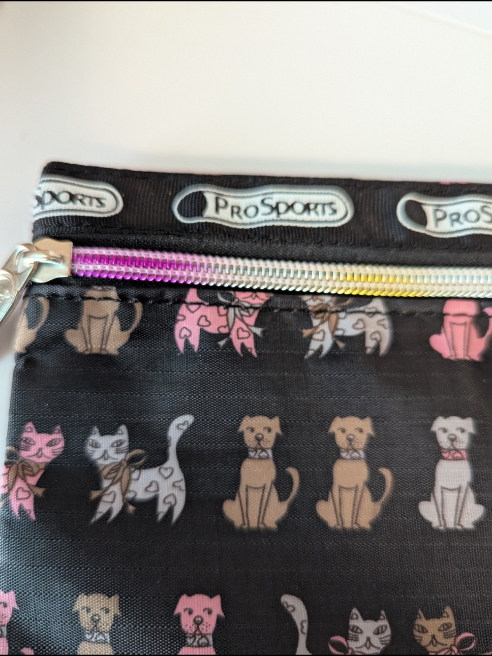 Set Of Three Travel Animal Theme Zip Pouches, LeSportsac, ProSports - Picture 5 of 11